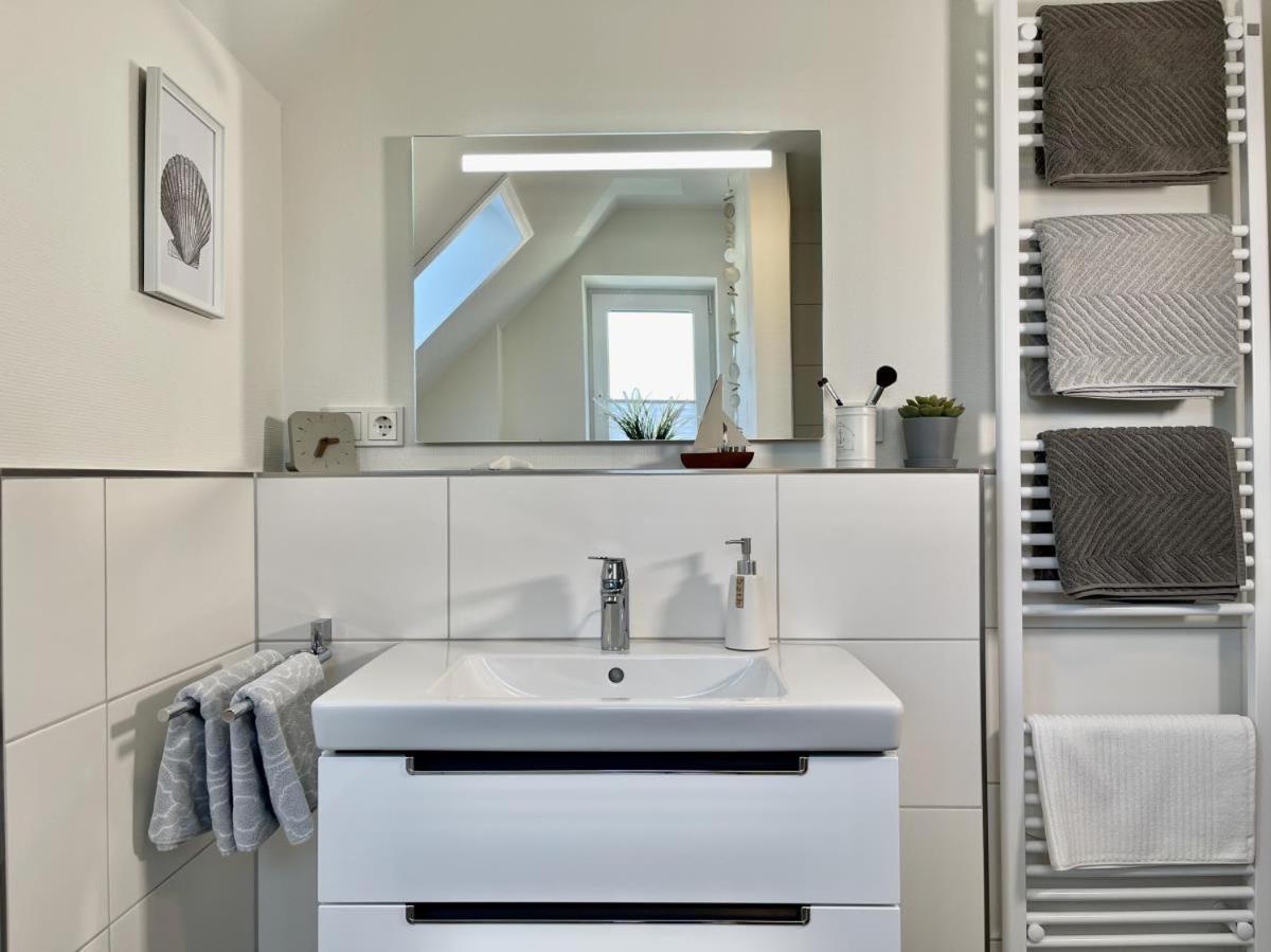 Villa Am Kutterhafen 28 - Prielhuus Fedderwardersiel Esterno foto